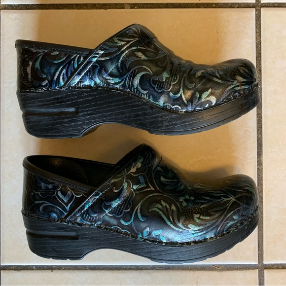 Dansko Professional Clogs EUC - Picture 3 of 9